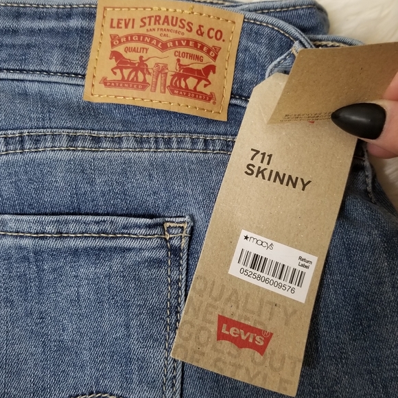 Levi's 711 Skinny Jeans - Picture 5 of 7